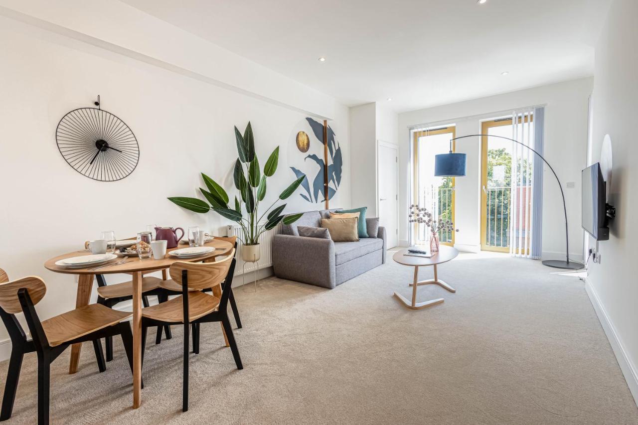 Modern Apartments With Balcony In Merton Near Wimbledon By Sojo Stay Mitcham Exterior photo