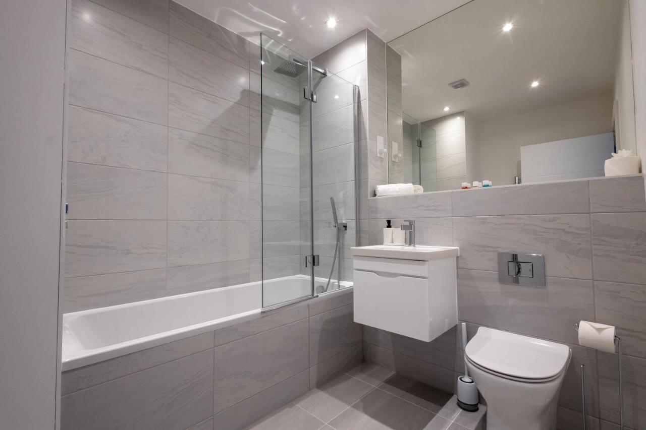 Modern Apartments With Balcony In Merton Near Wimbledon By Sojo Stay Mitcham Exterior photo